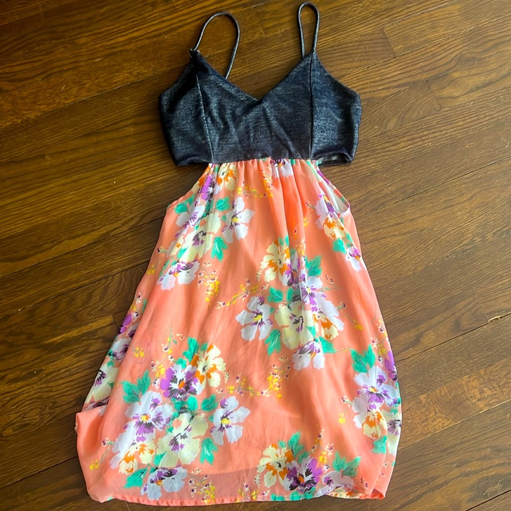 Side cut floral and denim dress
